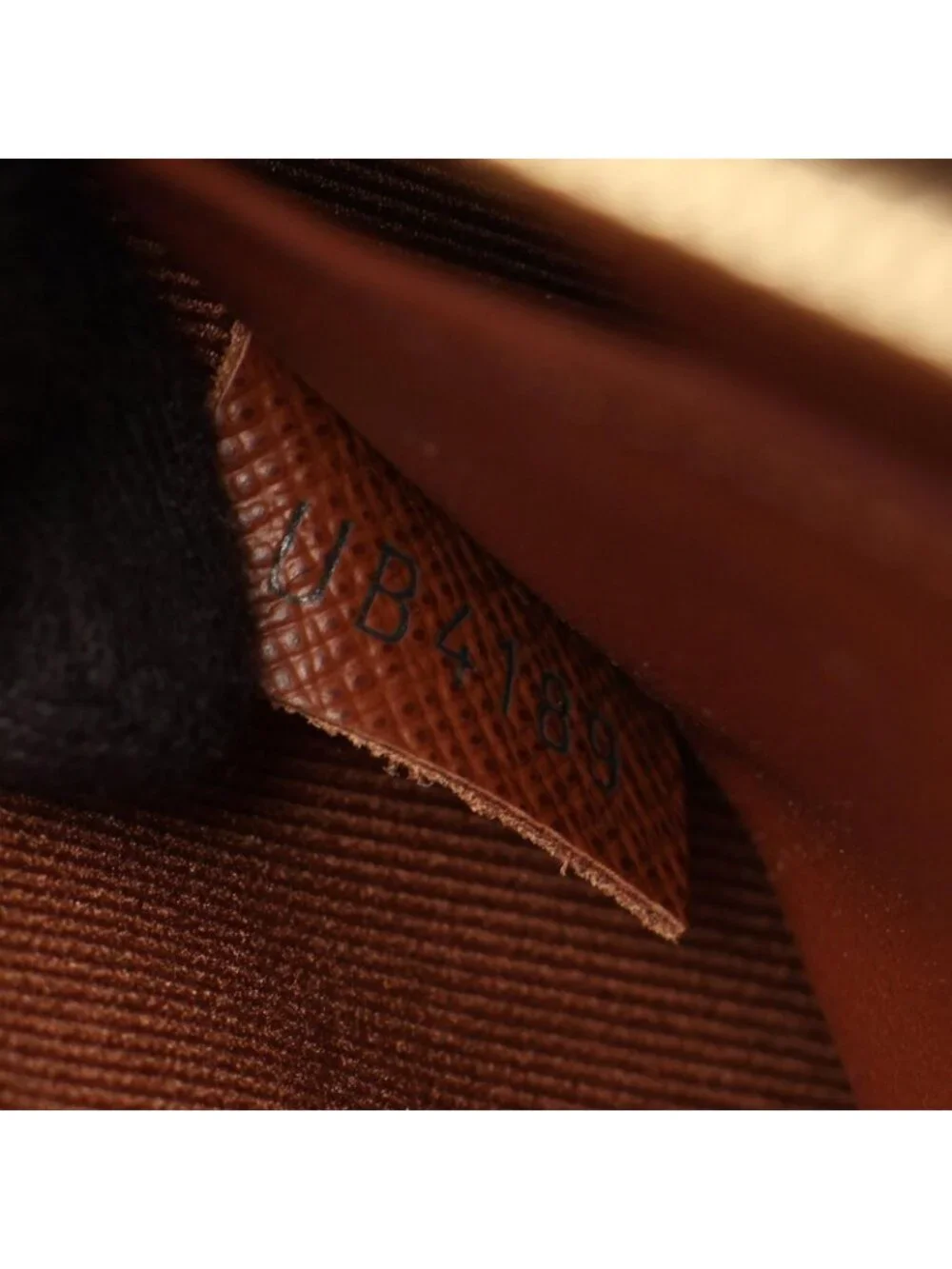 Louis Vuitton Clutch Chain Leather